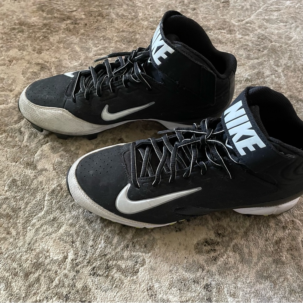 Nike fastflex football cleats size 9.5 men’s good used condition. High top.